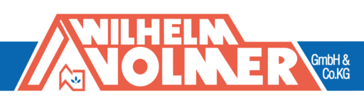 Logo von Wilhelm Volmer GmbH & Co. KG mit stilisiertem Dach und Haus in Rot und Weiß auf transparentem Hintergrund.
